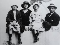 Regina, Rosa, Margot und Simon Altkorn um 1920 © Privatbesitz